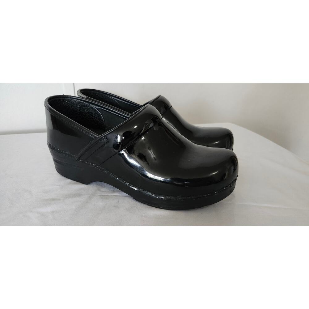Dansko Professional Black Patent Leather Clogs Slip On  Work Shoes Size 39 8.5